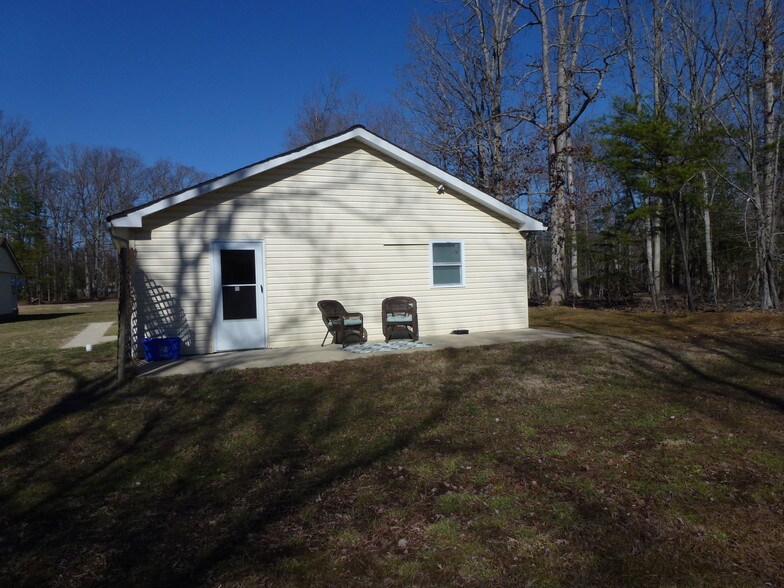 Patio for cookout - 9485 Bland St