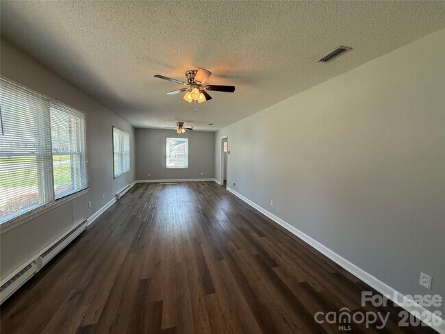 Building Photo - 851 Fieldstone Rd