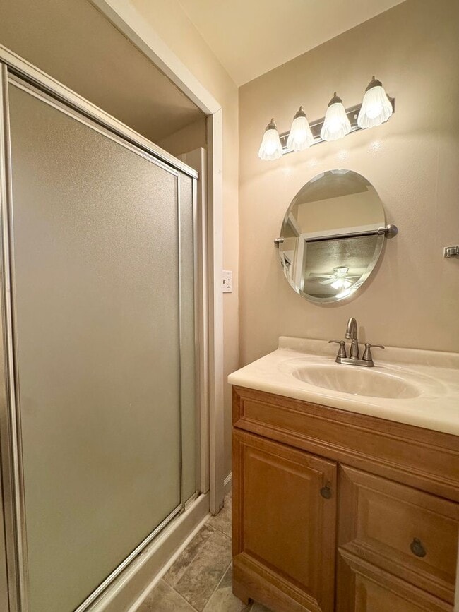 Building Photo - Westside - Close to Shopping