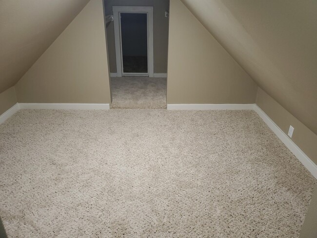 Building Photo - 3213 Center St NE