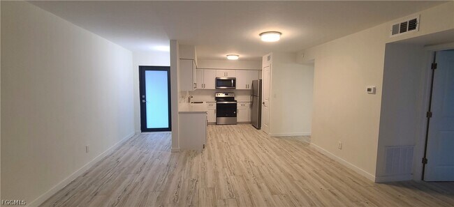 Building Photo - 2610 Providence St