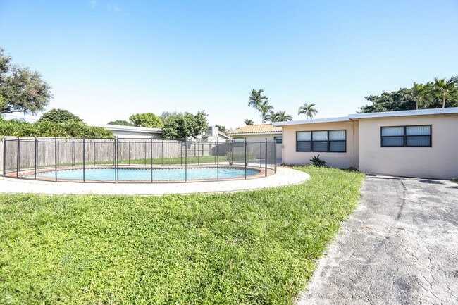 Building Photo - 3341 W Park Rd