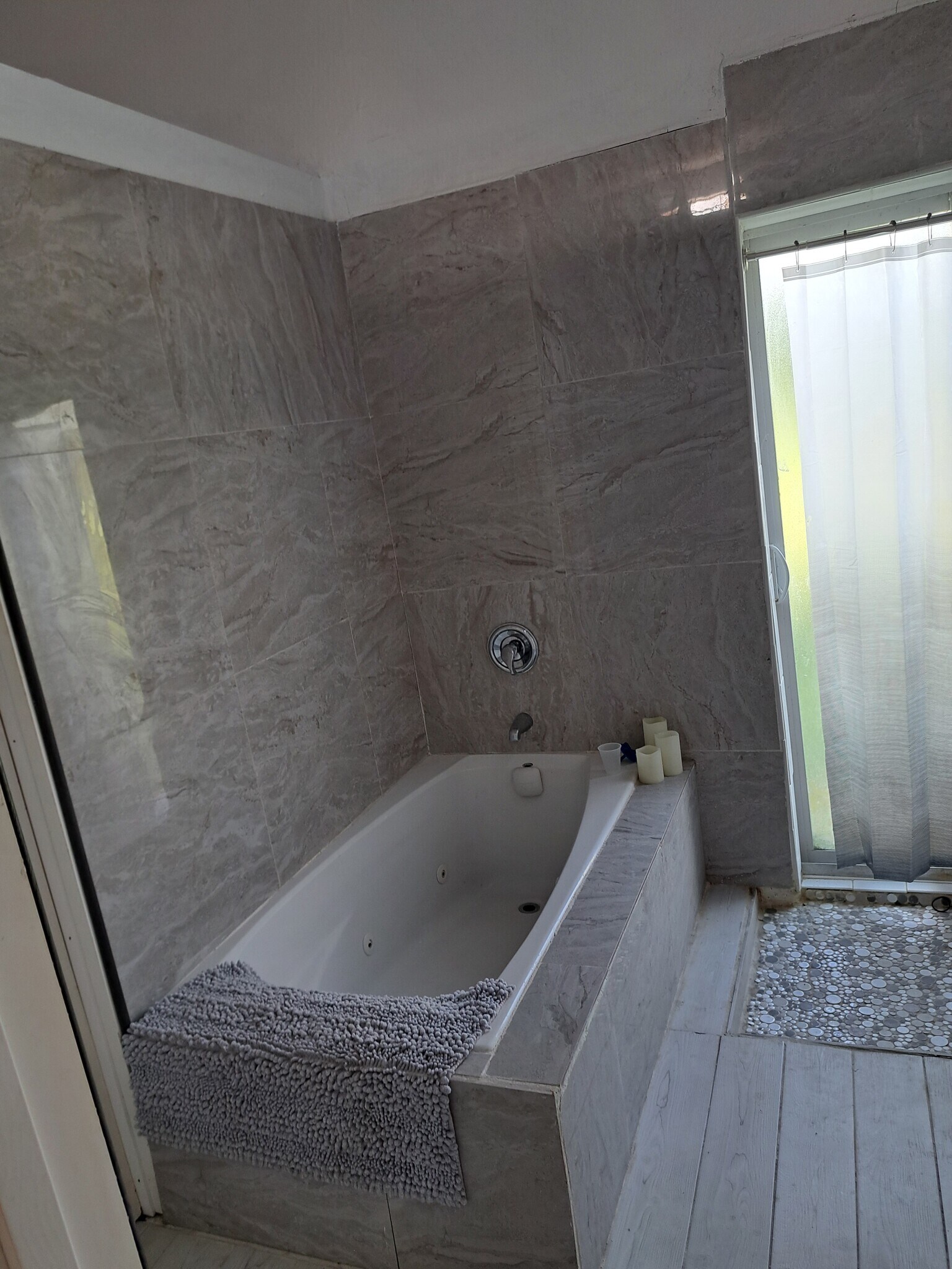 Jet tub - 16825 89th Pl N