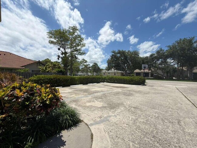 Building Photo - 13986 Morning Glory Dr