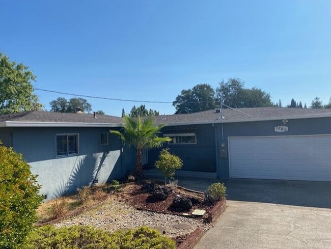Spacious Home in West Redding! Close to M... - Spacious Home in West Redding!  Close to M...