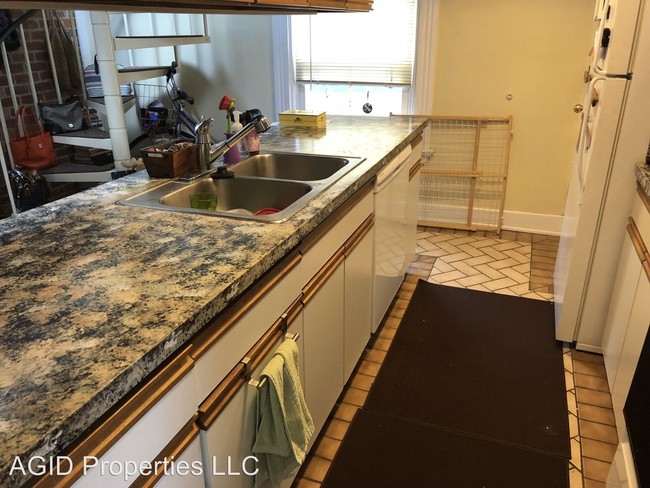 Building Photo - 2128 Alpine Pl
