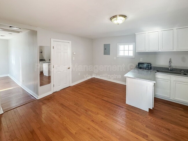 Building Photo - 35 Hanover St