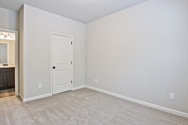 Building Photo - 4165 Shoals Ln