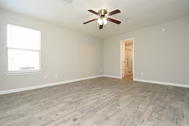 Building Photo - 21603 Falvel Lake Dr