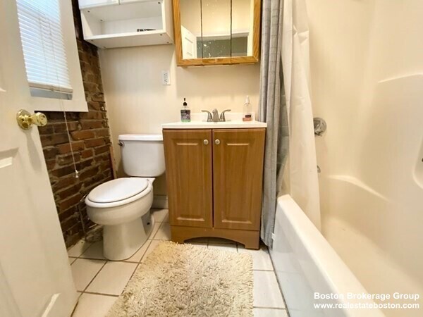 Building Photo - 731 Parker St