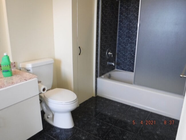 Building Photo - Kahala Hts Cottage 2 / 1 / garage