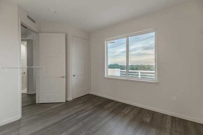 Building Photo - 4810 N Hwy A1A