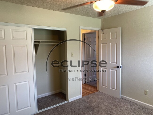 Building Photo - 512 Bell Ct
