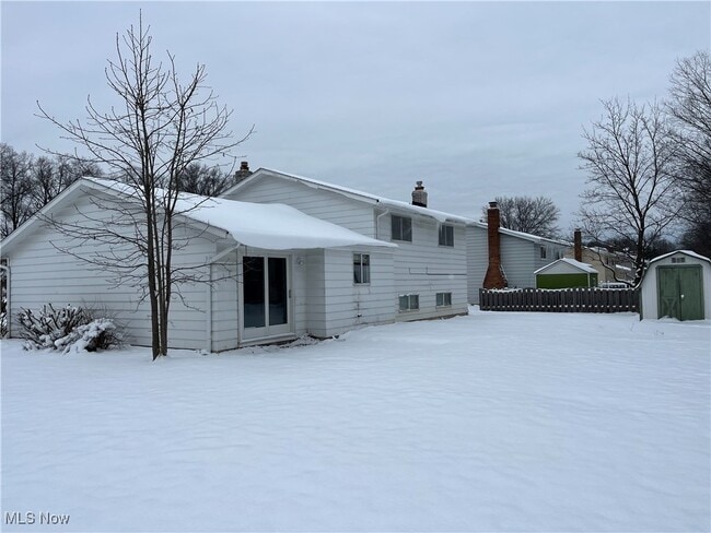 Building Photo - 8671 Ashwood Dr