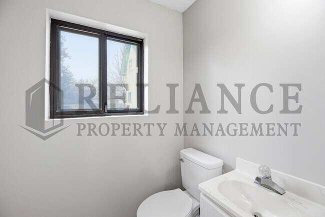 Building Photo - 1908 N Jeanette St