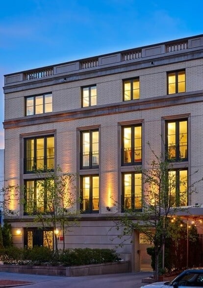 Building Photo - The Debonair - Furnished Student Housing