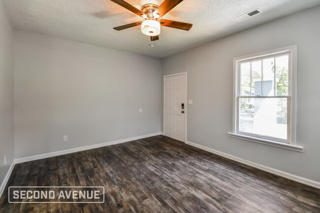 Building Photo - 519 4th Ct W