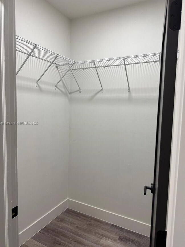 Building Photo - 710 Bedford Point Ave