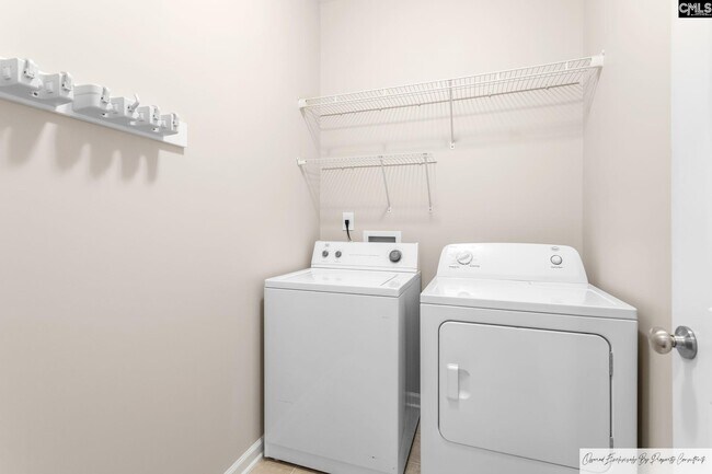 Building Photo - 825 Burnview Ln