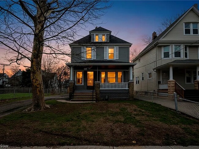Building Photo - 5614 Drake Ave