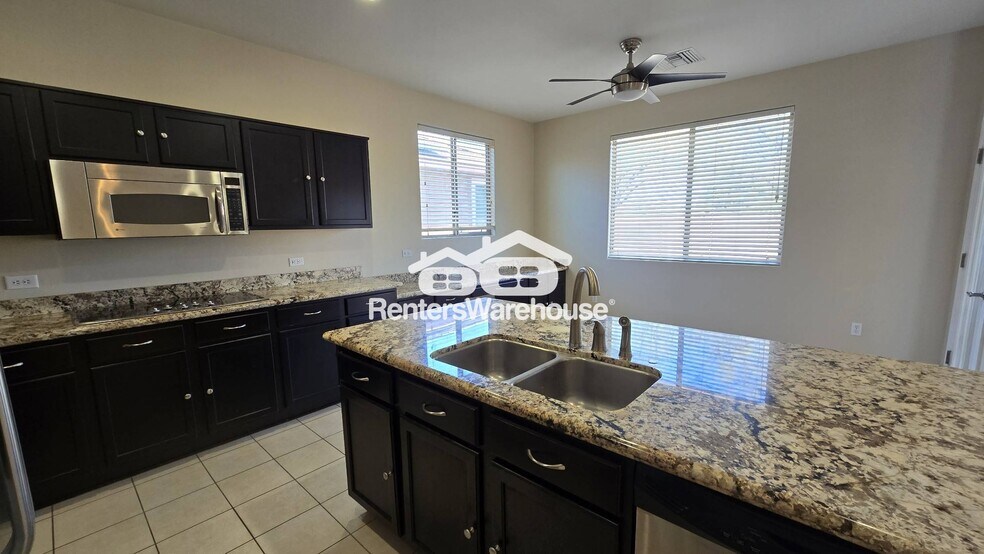 Building Photo - 8330 N Mountain Stone Pine Way