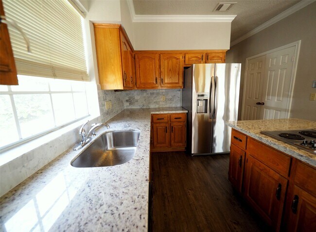 Building Photo - 15122 Greenleaf Ln