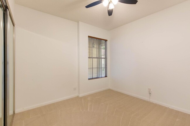 Building Photo - 179 E Tall Oaks Cir