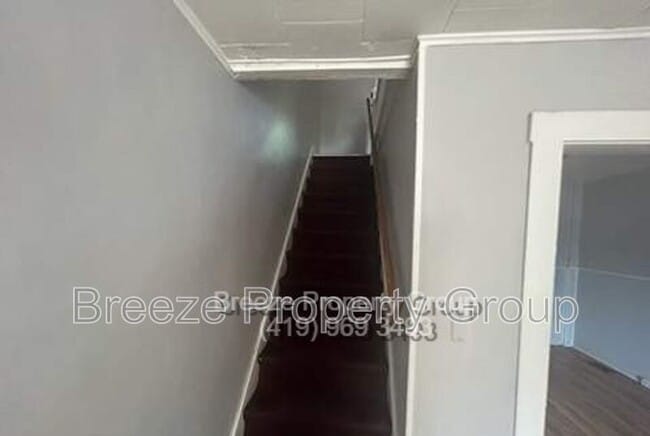 Building Photo - 517 E Vine St