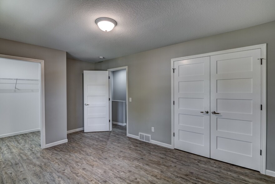 Building Photo - 302 12th Ave W