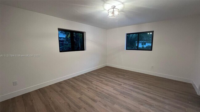 Building Photo - 1460 Campamento Ave