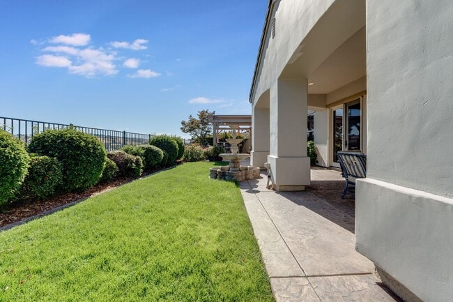 Building Photo - Luxury 4-Bedroom Home in El Dorado Hills Exclusive Serrano Community!