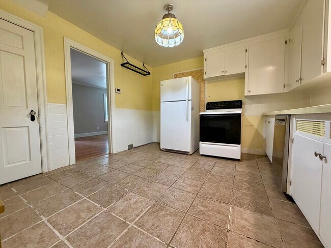 Building Photo - 18 Zenith Dr