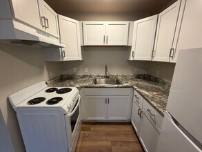 Building Photo - 133 N Main St