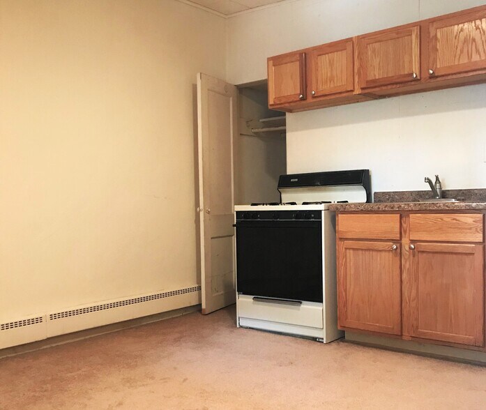 Building Photo - 6418 University Ave