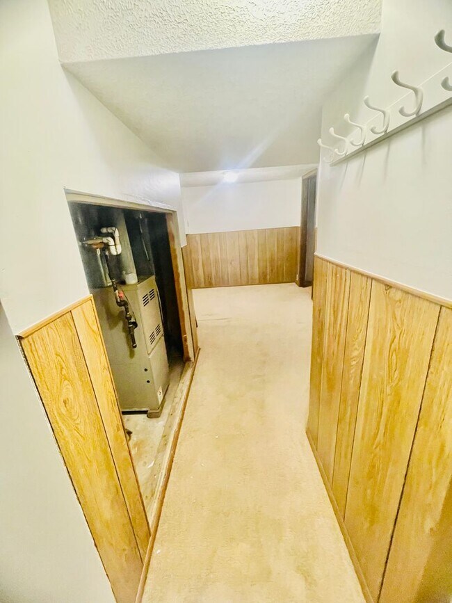 Building Photo - 3 bed- 1.5 Bath- Bridgeville Pa