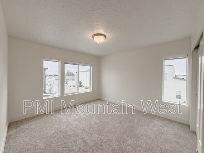Building Photo - 331 S 680 W