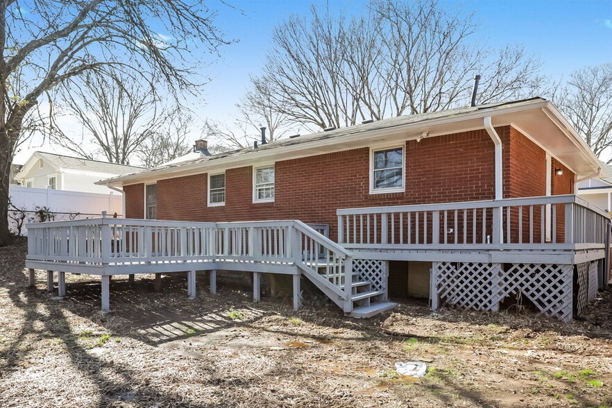 Building Photo - 3276 Elm St