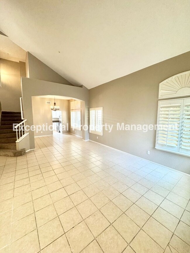 Building Photo - Great 4 bed 3 bath home in Fontana