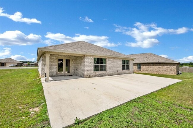Building Photo - 4 Bedroom, 2 Bath