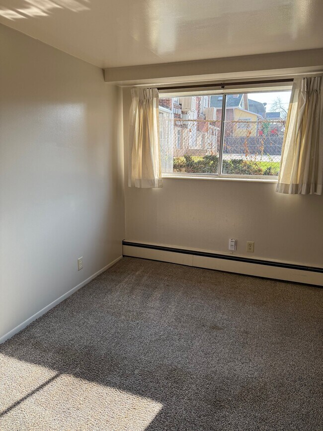 Building Photo - 422 S 1200 E