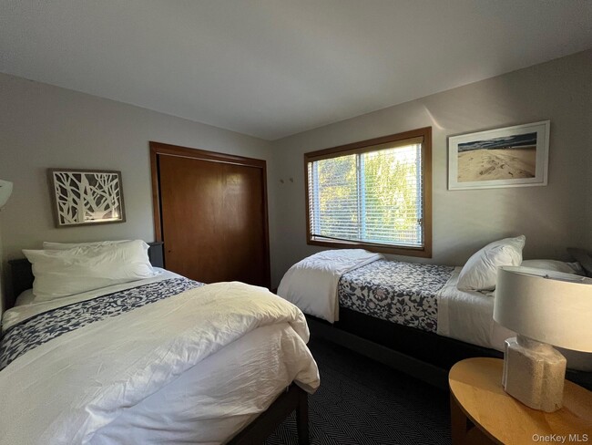 Building Photo - 150 Clipper Way