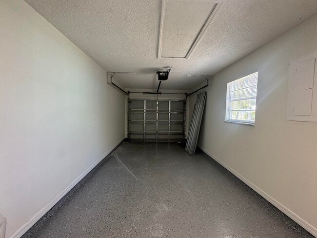 Building Photo - 120 SW De Gouvea Terrace