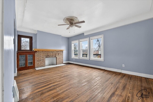 Building Photo - $1550 4 bedroom