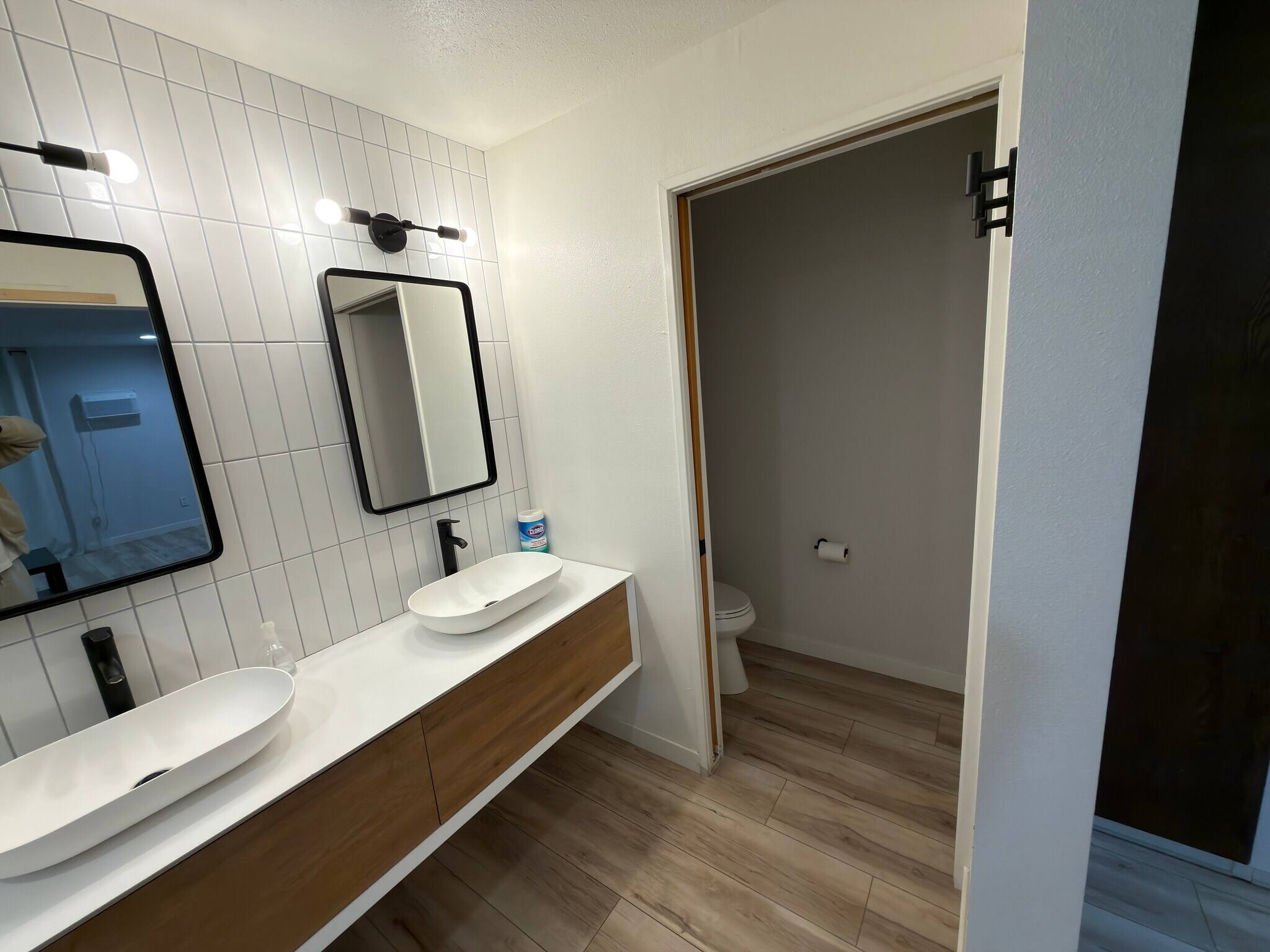 Building Photo - 740 Chesham Ave