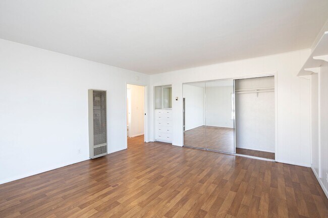 Building Photo - OPEN HOUSE: 1/3 & 1/4 10-11AM ~ Studio in La Jolla ~ 1 MILE from Beach!