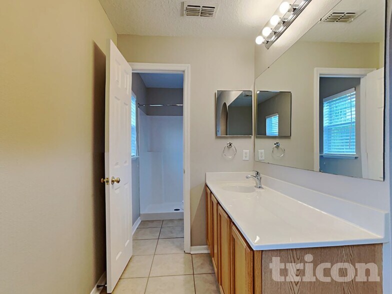 Building Photo - 192 King Arthur Ct