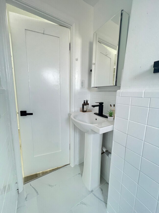 Floorplan - Gramercy Tower Apartments