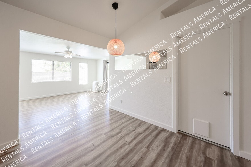Building Photo - 17848 N 30th Pl