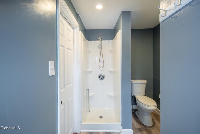 Building Photo - 6 Utica Ave