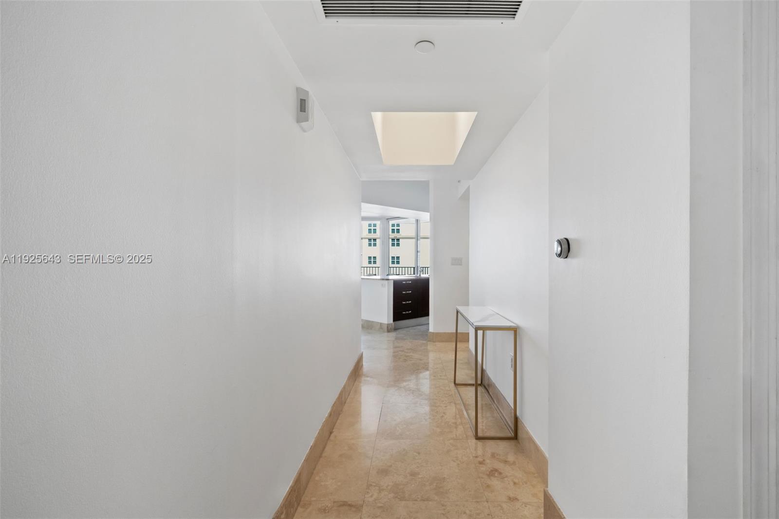 Building Photo - 19900 E Country Club Dr